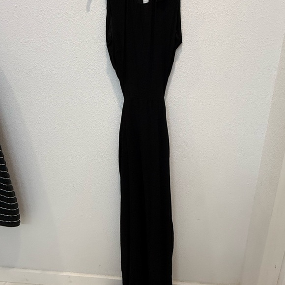 Black Sleeveless Dress - Picture 2 of 7